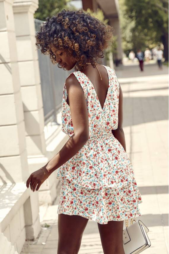 Kleita  dažādas krāsas