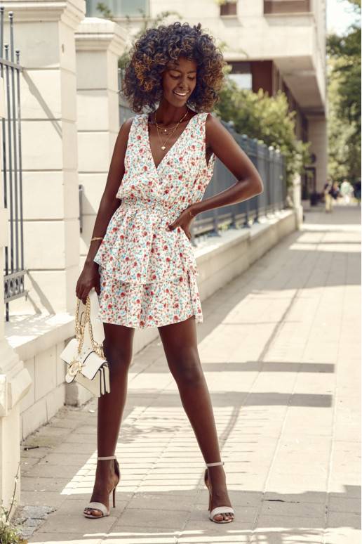 Kleita  dažādas krāsas Kleita  dažādas krāsas