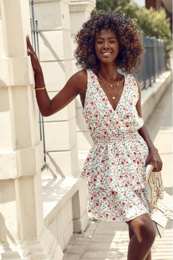 Kleita  dažādas krāsas