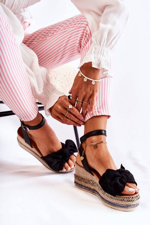 Zamšādas platformas basenes melnas krāsas Natina