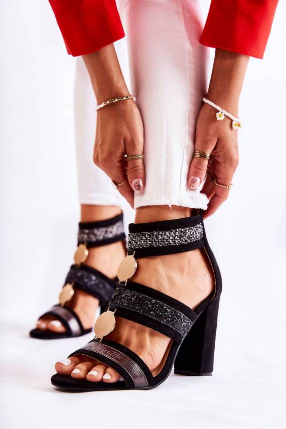 Sieviešu basenes ar papēdi melnas krāsas Laurita