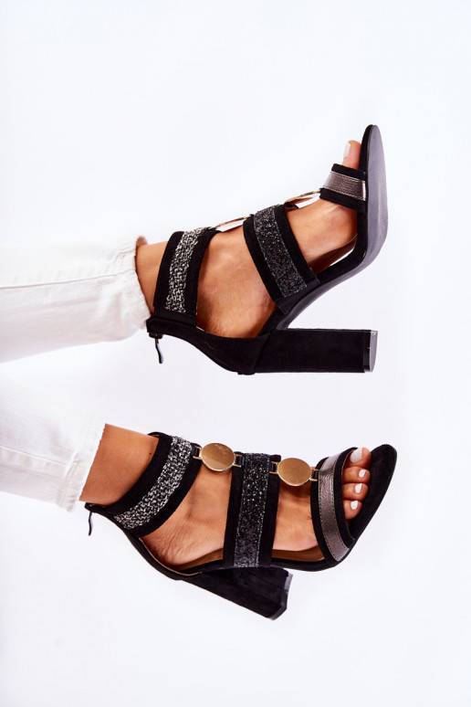 Sieviešu basenes ar papēdi melnas krāsas Laurita Sieviešu basenes ar papēdi melnas krāsas Laurita