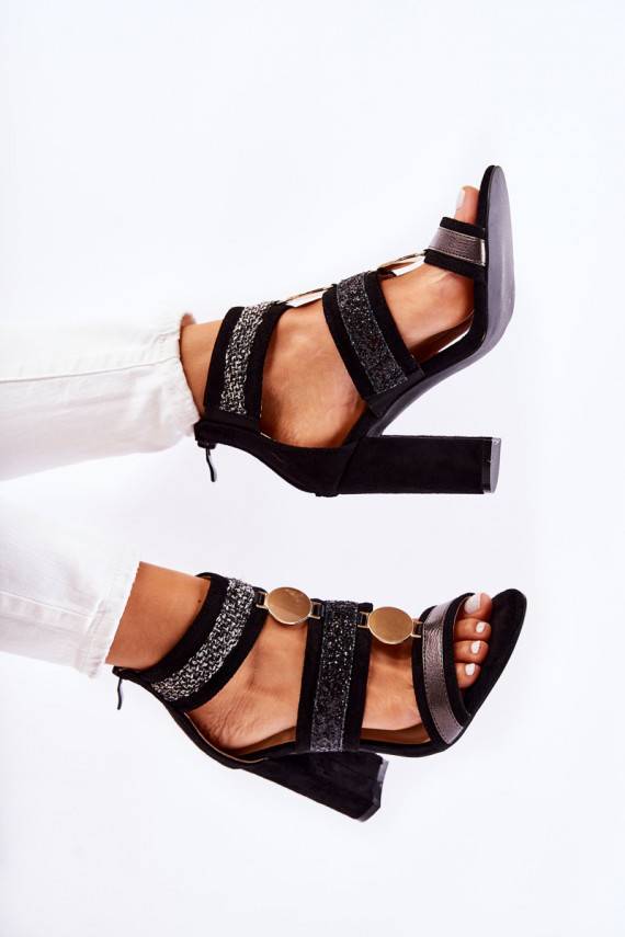 Sieviešu basenes ar papēdi melnas krāsas Laurita