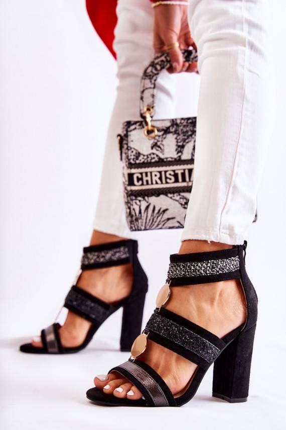 Sieviešu basenes ar papēdi melnas krāsas Laurita