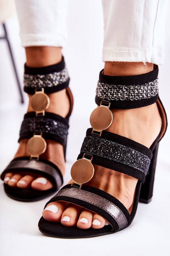 Sieviešu basenes ar papēdi melnas krāsas Laurita