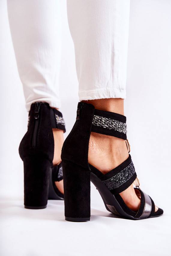 Sieviešu basenes ar papēdi melnas krāsas Laurita