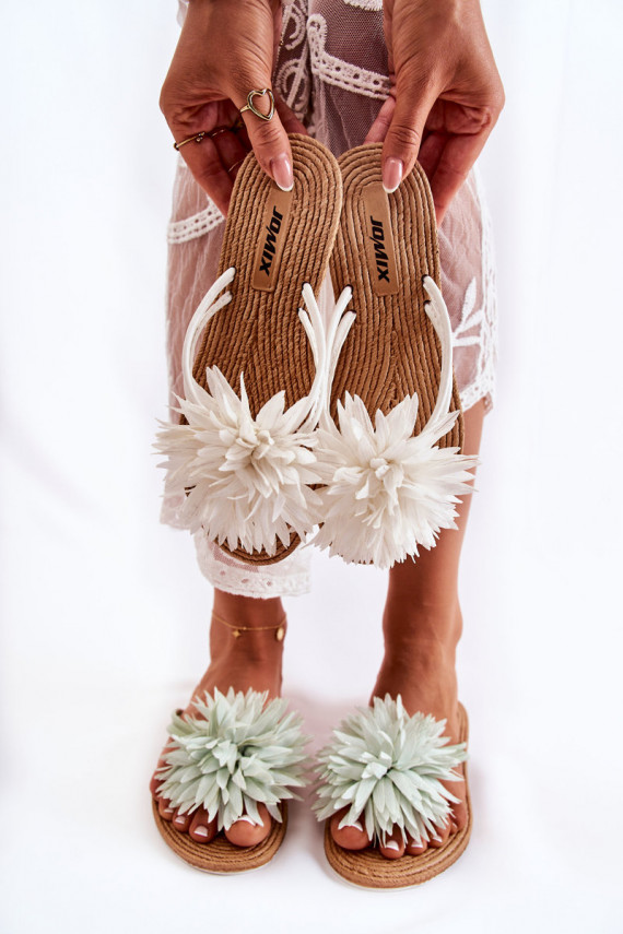   Čības modernas iešļūcenes  baltas krāsas Eviana