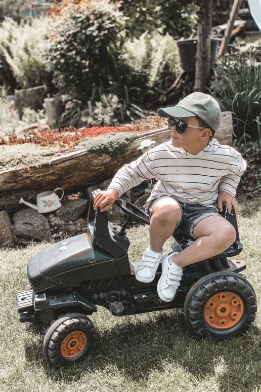 Bērnu apavi Sporta apavi ar lipīgām aizdarēm Baltas-melnas krāsas California Bērnu apavi Sporta apavi ar lipīgām aizdarēm Baltas-melnas krāsas California