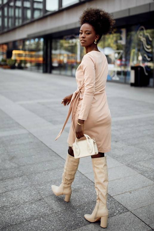 Kleita ar saboztu rakstu  smilškrāsas FK623 Kleita ar saboztu rakstu  smilškrāsas FK623