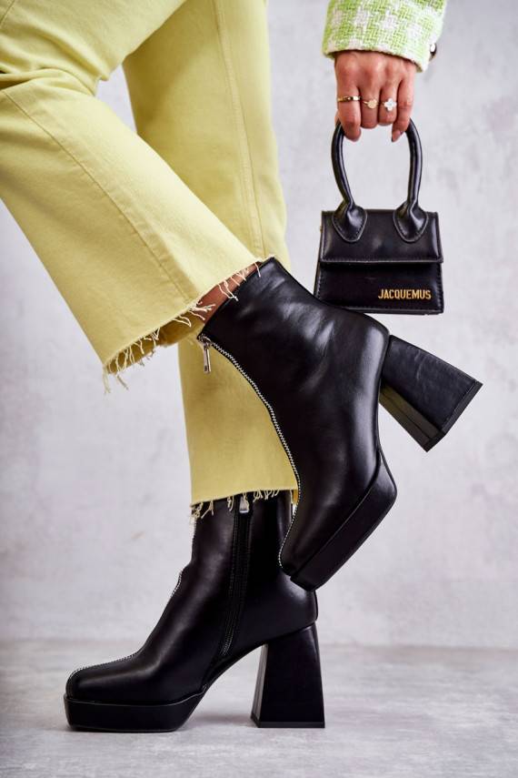 Sieviešu puszābakiMasywnym Obcasie ar rāvējslēdzējiem melnas krāsas Carrera