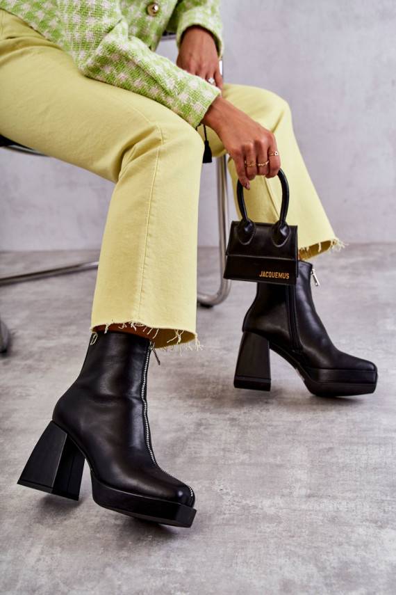   Sieviešu puszābakiMasywnym Obcasie ar rāvējslēdzējiem melnas krāsas Carrera