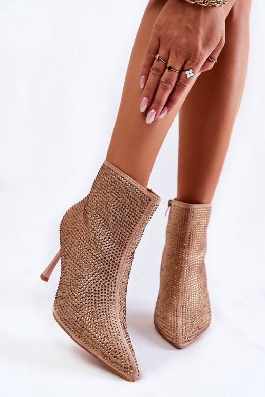   Sieviešu puszābaki ar papēdi ar kniedēm smilšu krāsas Irma