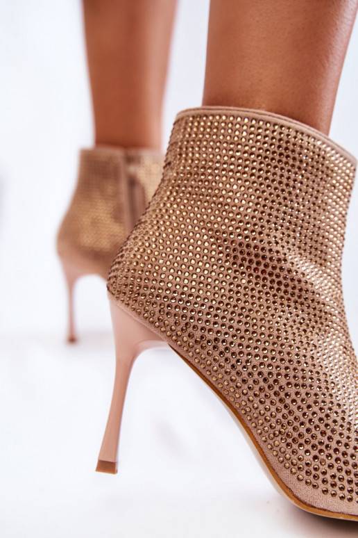   Sieviešu puszābaki ar papēdi ar kniedēm smilšu krāsas Irma