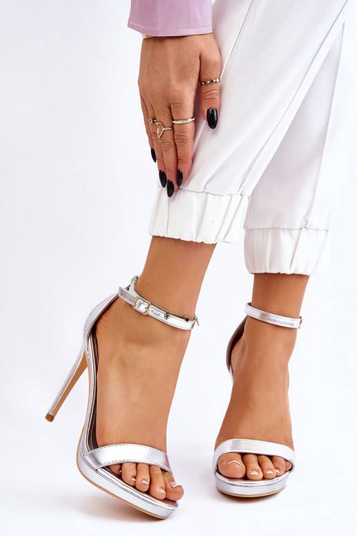 Eleganta stila   sandales ar papēdi Sudraba krāsas Averie