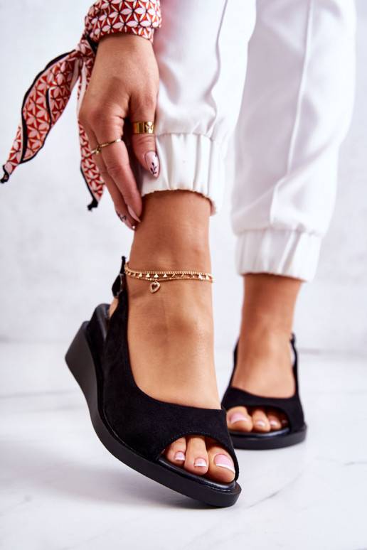 Zamšādas basenes ar sprādzītēm melnas krāsas Camille   Zamšādas basenes ar sprādzītēm melnas krāsas Camille