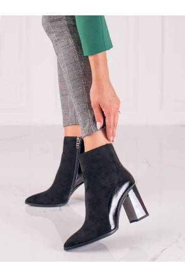 zamšādas Melnas krāsas...